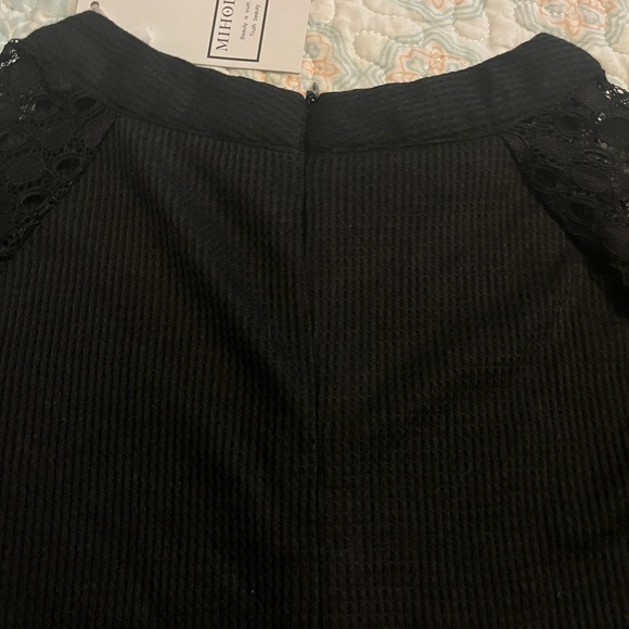 Women's Black Lace-Sleeve Knit Pullover Top - Picture 6 of 6